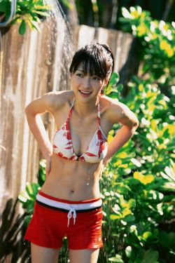 不扣钮的女孩 下载